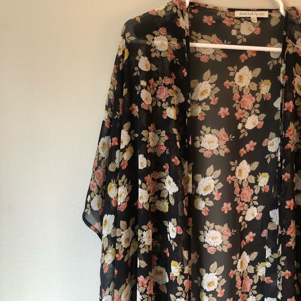 Floral kimono. Size 0X/1X